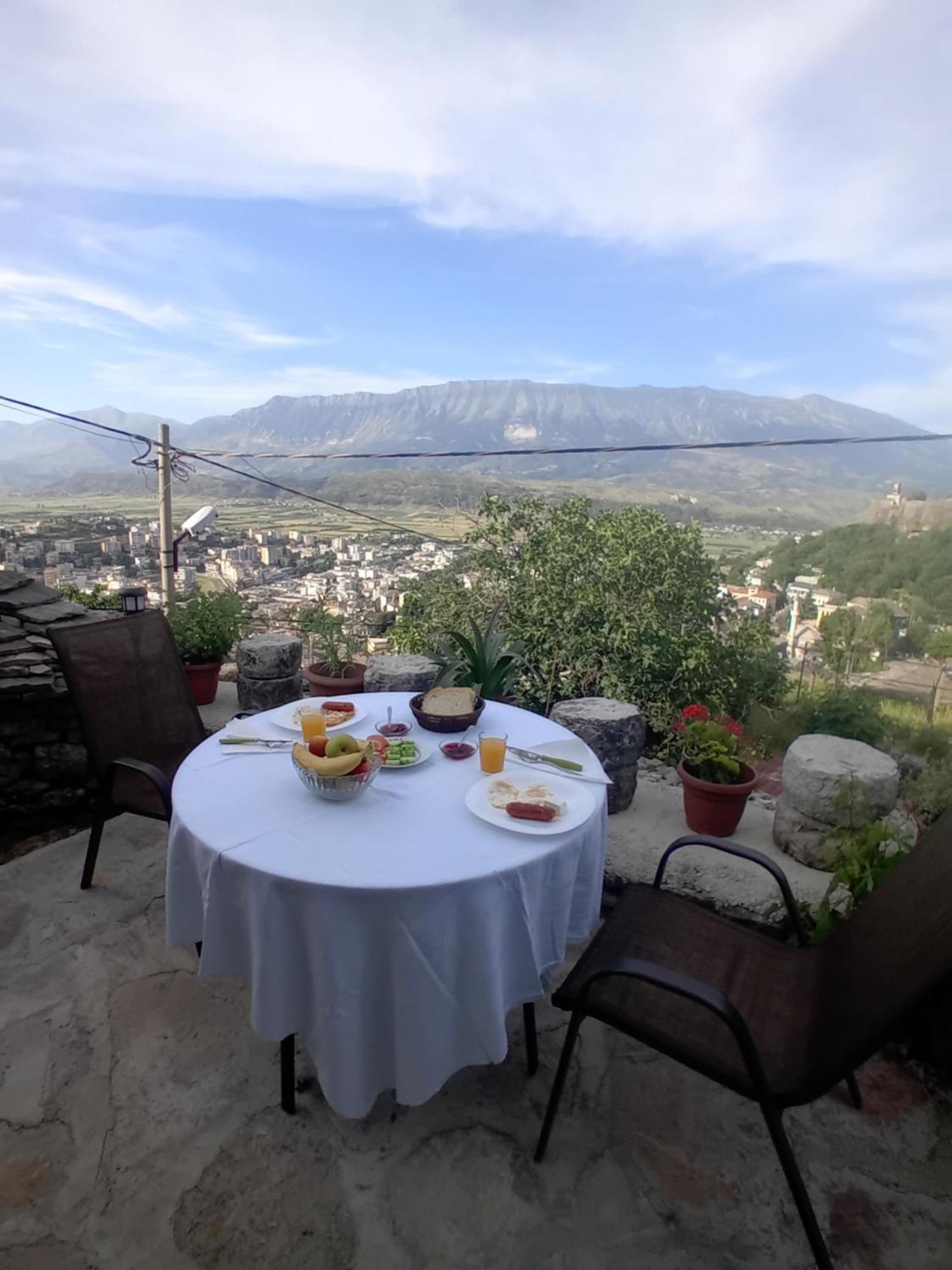 Arpet Guesthouse Гирокастра Экстерьер фото