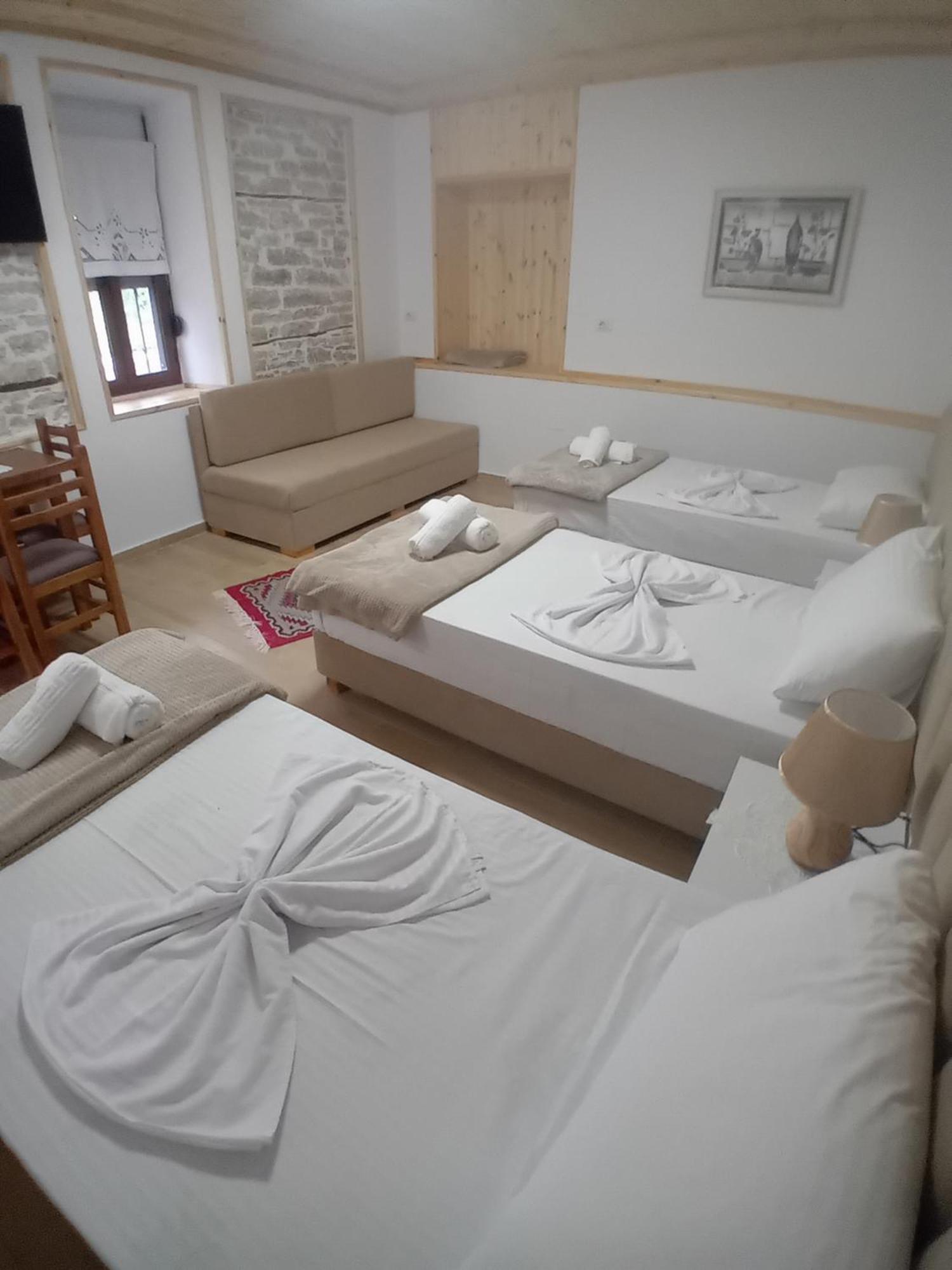 Arpet Guesthouse Гирокастра Экстерьер фото