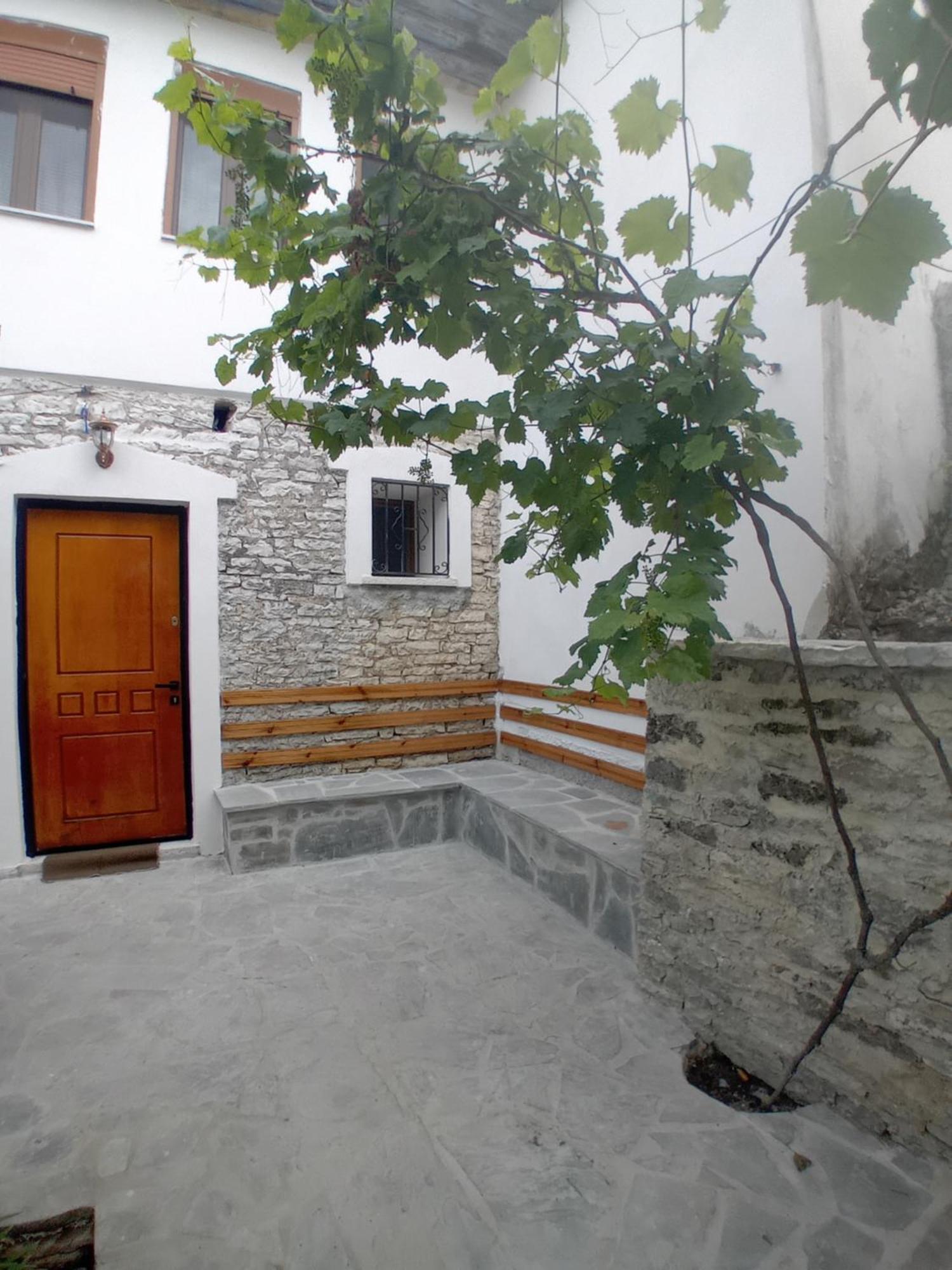 Arpet Guesthouse Гирокастра Экстерьер фото